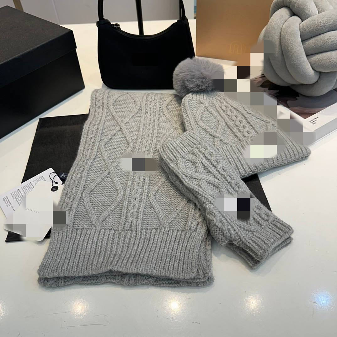 GREY WINTER SET POOF