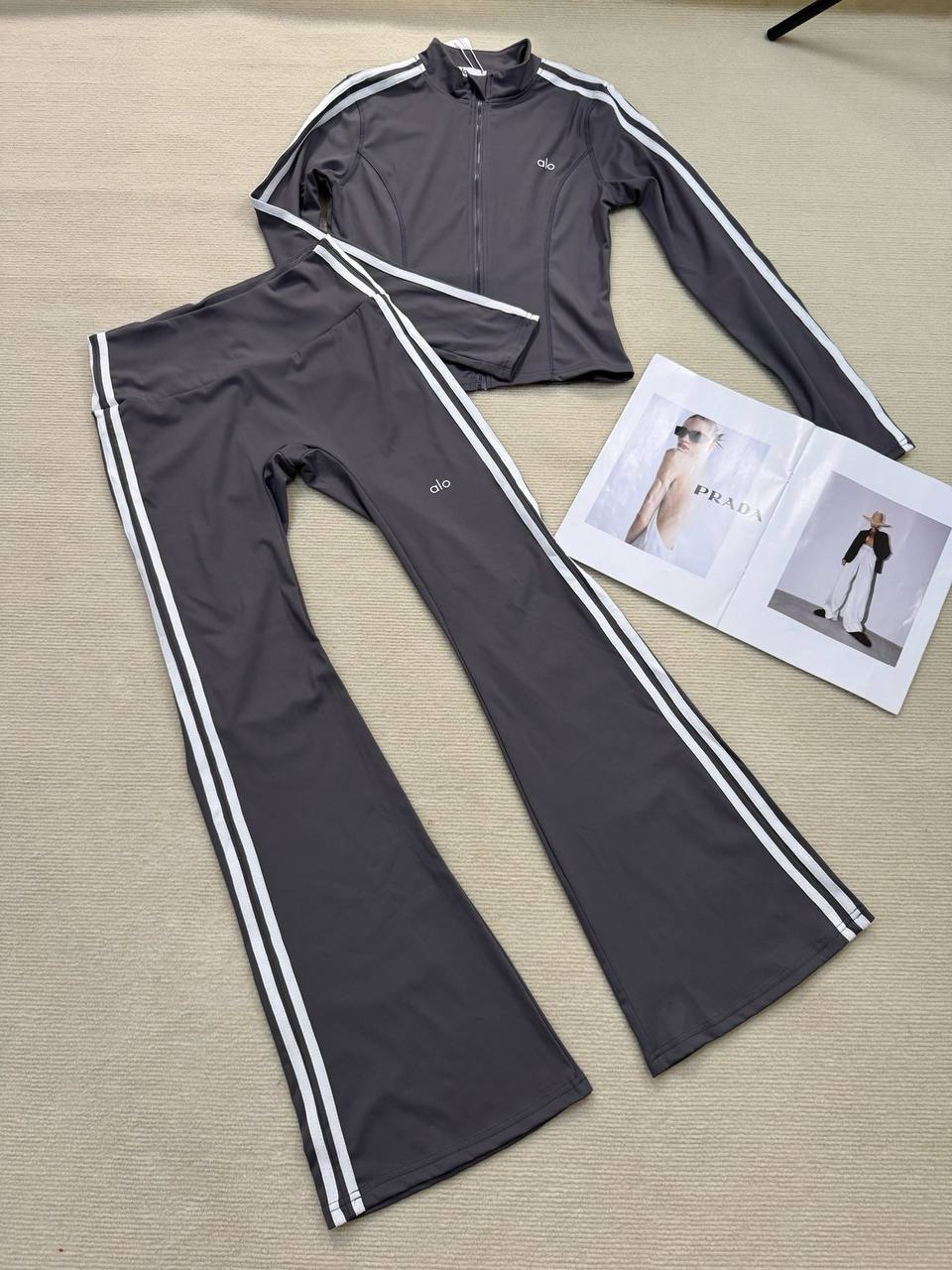 GREY STRETCHY YOGO TWO PIECE SET